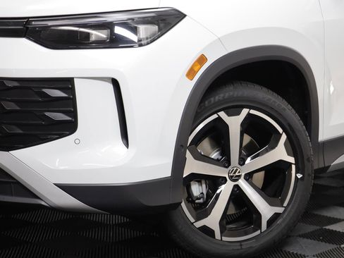 New 2026 Volkswagen Tiguan SE image 3