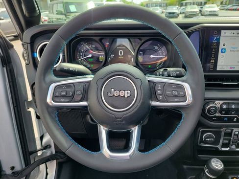 Used 2024 Jeep Wrangler High Altitude AWD/4WD image 23