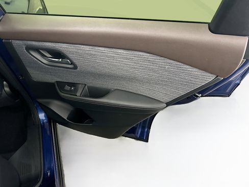 Used 2023 Nissan Rogue SV image 30