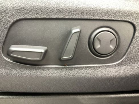 Used 2023 Kia Carnival LX image 22