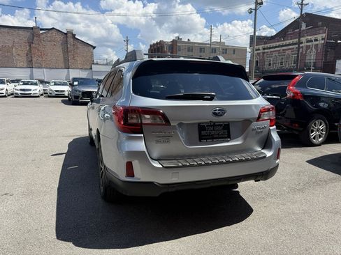 Used 2015 Subaru Outback 3.6R Limited AWD/4WD image 4