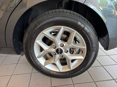 Used 2025 Kia Soul LX w/ LX Technology Package FWD image 28
