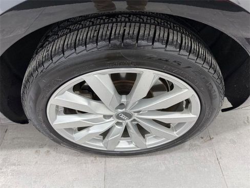 Used 2017 Audi A4 2.0T Premium w/ Convenience Package image 5