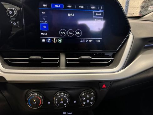 Used 2024 Chevrolet Trax LS w/ LS Convenience Package FWD image 9