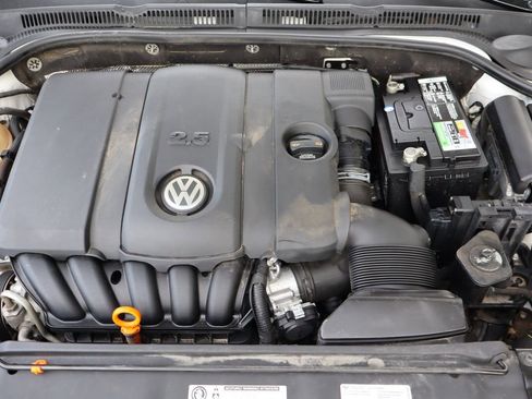Used 2013 Volkswagen Jetta SE FWD image 38