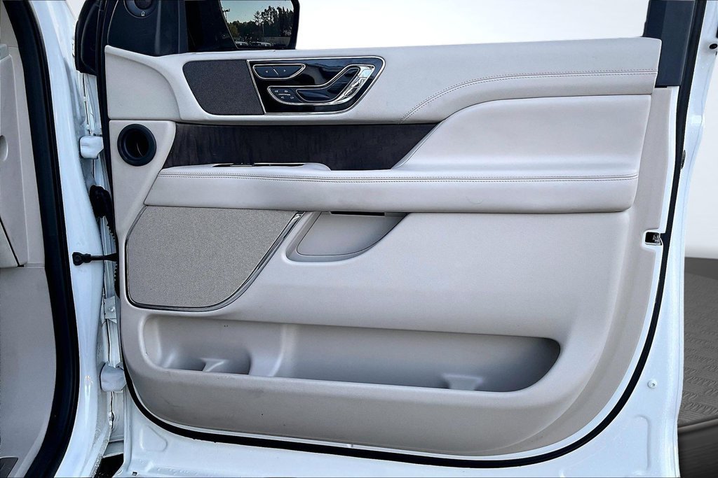 Used 2020 Lincoln Navigator Reserve AWD/4WD image 29