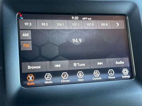 Used 2019 Jeep Cherokee Latitude w/ Cold Weather Group image 18