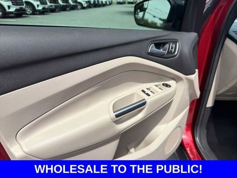 Used 2017 Ford Escape SE w/ SE Cold Weather Package FWD image 19