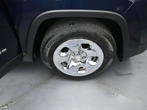 Used 2016 Jeep Cherokee Sport AWD/4WD image 28
