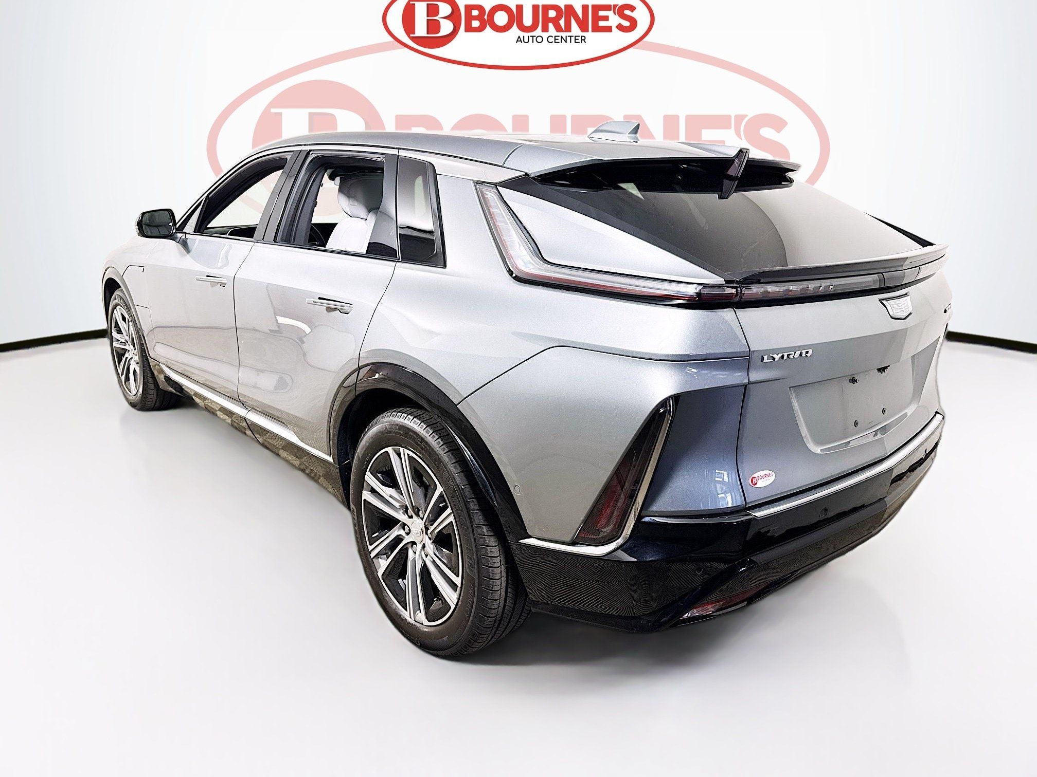 Used 2024 Cadillac Lyriq Luxury w/ LPO, Floor Liner Package AWD/4WD image 9