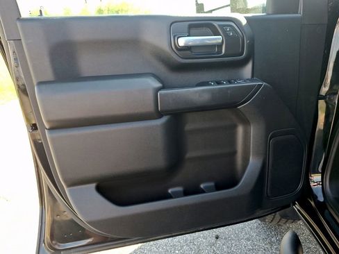 Used 2021 Chevrolet Silverado 2500 Custom w/ Custom Value Package AWD/4WD image 12