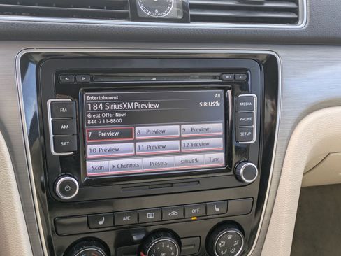 Used 2014 Volkswagen Passat 1.8T SE image 21