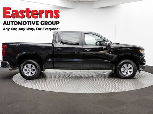 Used 2025 Chevrolet Silverado 1500 LT AWD/4WD image 3