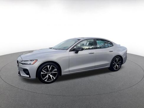 Used 2024 Volvo S60 B5 Core image 8