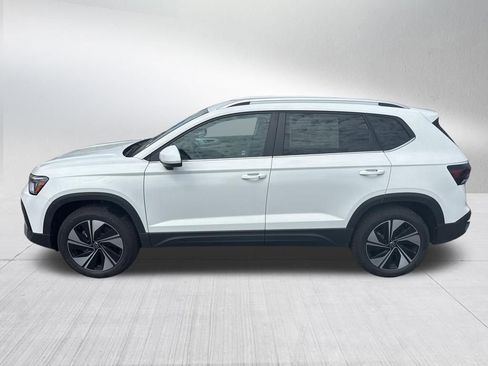 New 2026 Volkswagen Taos SE AWD/4WD image 2