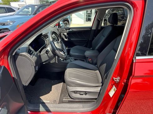 Used 2023 Volkswagen Tiguan SE AWD/4WD image 11