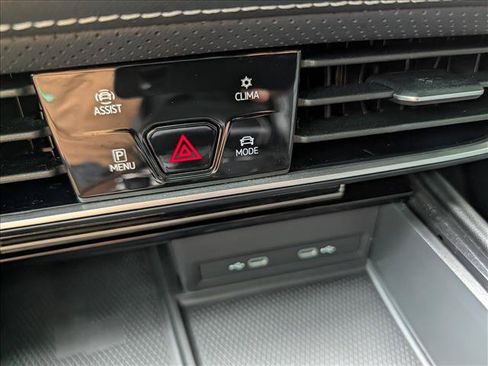 Certified 2024 Volkswagen Atlas SEL AWD/4WD image 37