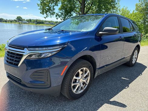 Used 2023 Chevrolet Equinox LS w/ LS Convenience Package AWD/4WD image 1