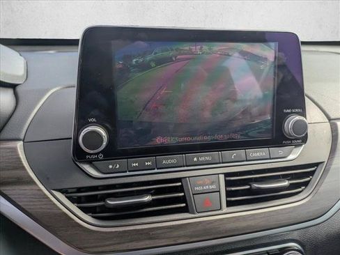 Used 2025 Nissan Altima 2.5 SV FWD image 13