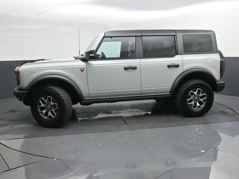 Used 2024 Ford Bronco Badlands image 2