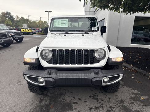 New 2025 Jeep Gladiator High Tide image 9