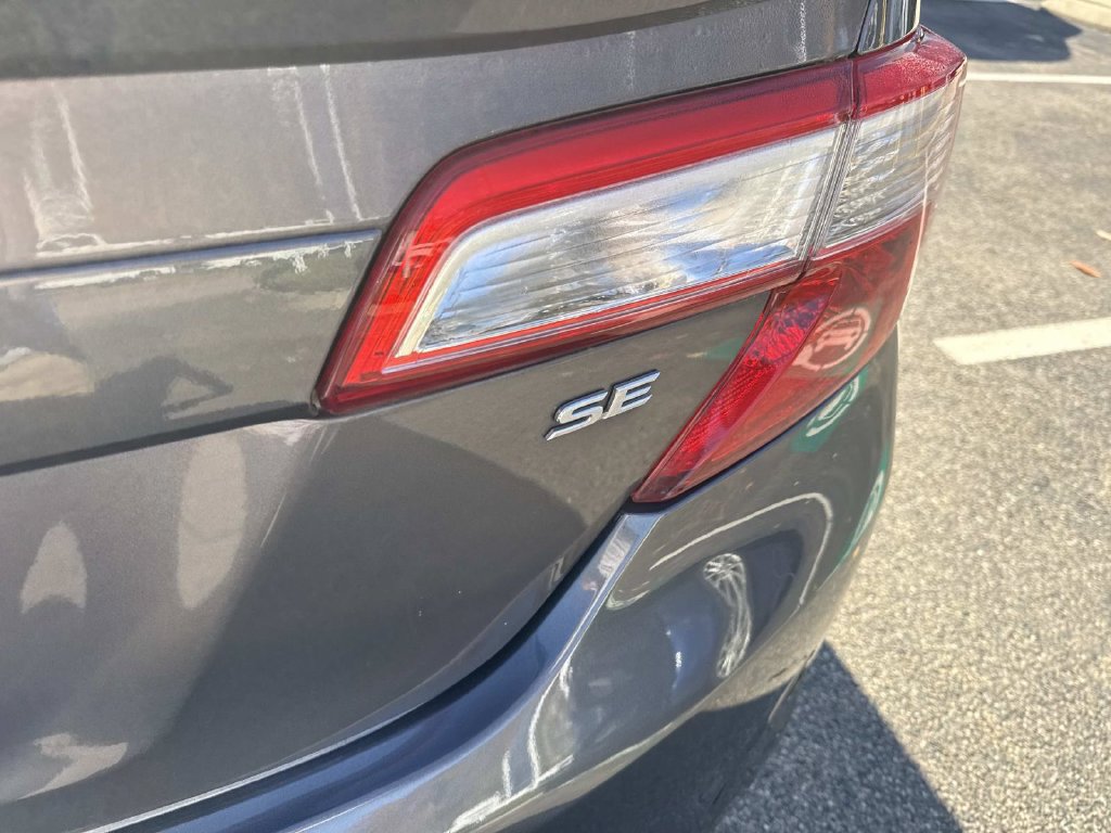 Used 2014 Toyota Camry SE w/ Leather Package FWD image 6