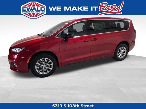 New 2026 Chrysler Pacifica Select AWD/4WD image 15