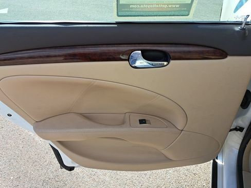 Used 2010 Buick Lucerne CXL image 7