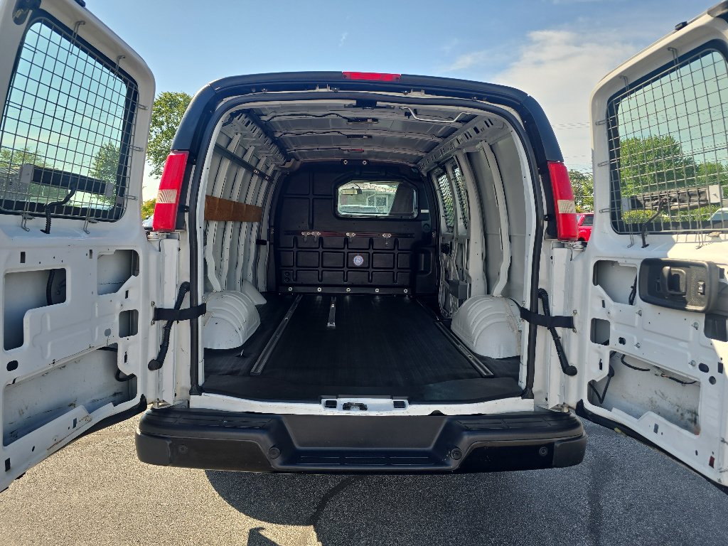 Used 2018 Chevrolet Express 2500 w/ Driver Convenience Package RWD image 9