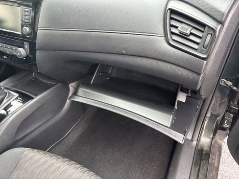 Used 2018 Nissan Rogue SV w/ Premium Package image 40