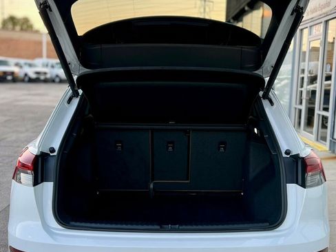 Used 2024 Audi Q4 e-tron Premium image 8