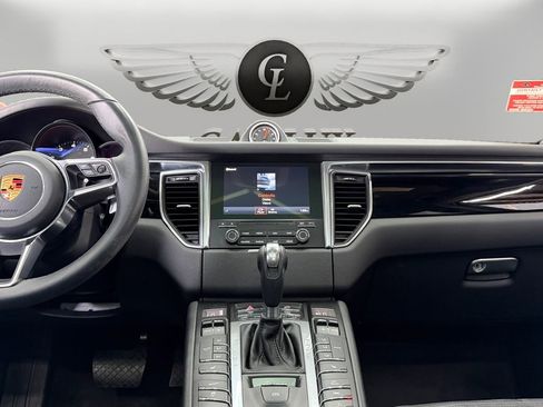 Used 2018 Porsche Macan image 11