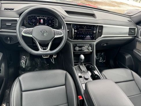 Used 2022 Volkswagen Atlas Cross Sport SEL R-Line AWD/4WD image 9