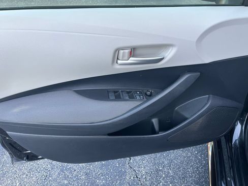 Used 2020 Toyota Corolla LE FWD image 11