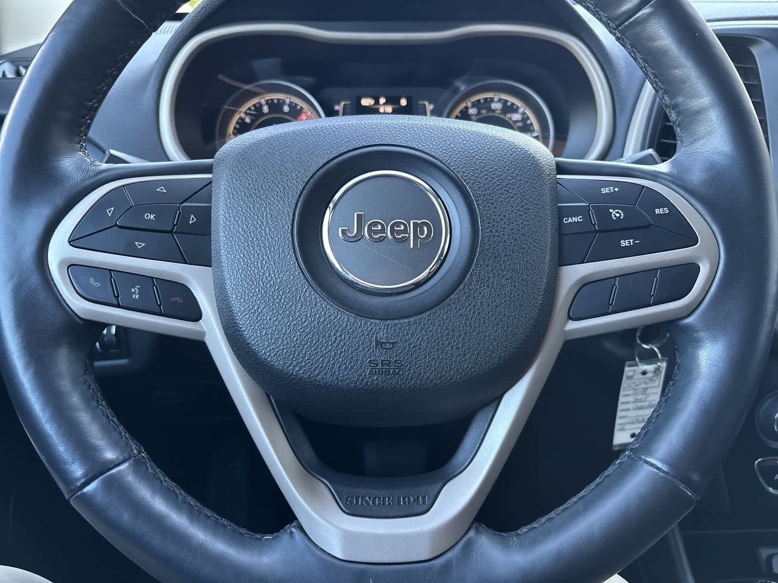 Certified 2018 Jeep Cherokee Latitude w/ Altitude Package AWD/4WD image 13