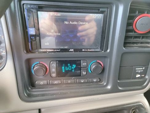 Used 2005 Chevrolet Silverado 2500 LT w/ Heavy-Duty Power Package AWD/4WD image 28