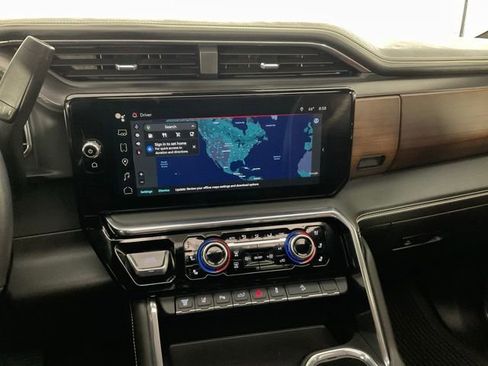 Used 2025 GMC Sierra 2500 Denali Ultimate image 16