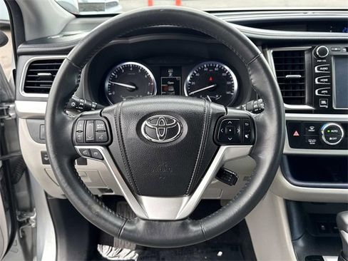 Used 2014 Toyota Highlander Limited image 19