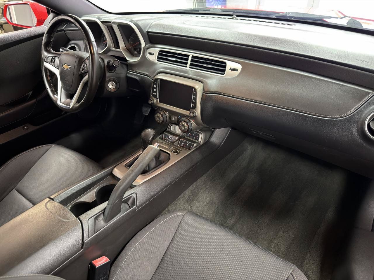 Used 2015 Chevrolet Camaro LT RWD image 23