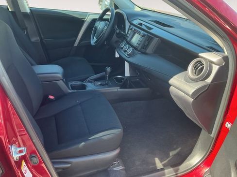 Used 2018 Toyota RAV4 LE image 15