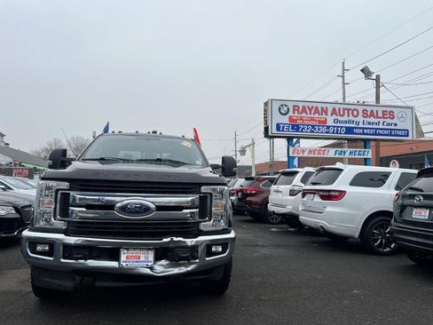 Used 2018 Ford F350 XLT image 3