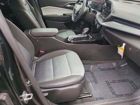 Used 2025 Chevrolet Trax LT image 25