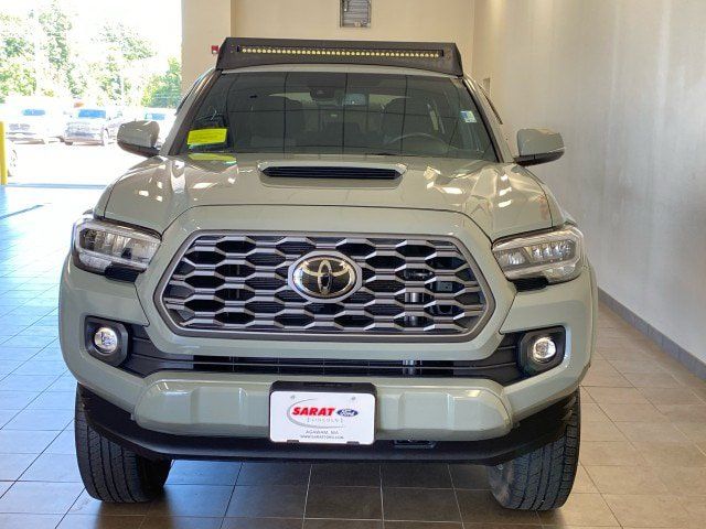 Used 2023 Toyota Tacoma TRD Sport w/ Technology Package AWD/4WD image 3