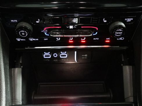 Used 2023 Jeep Grand Cherokee L Limited image 24