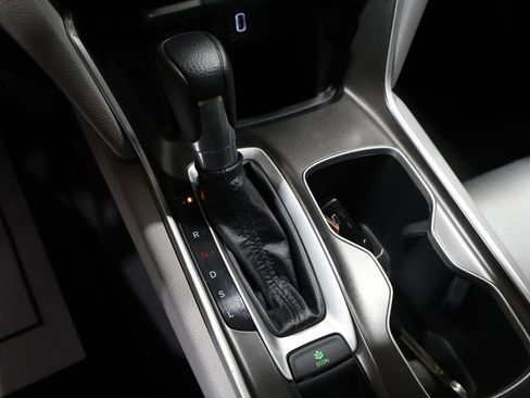 Used 2019 Honda Accord EX image 32