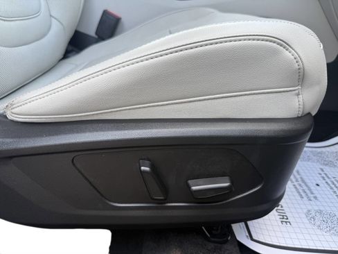 Used 2022 Hyundai Tucson Limited image 17