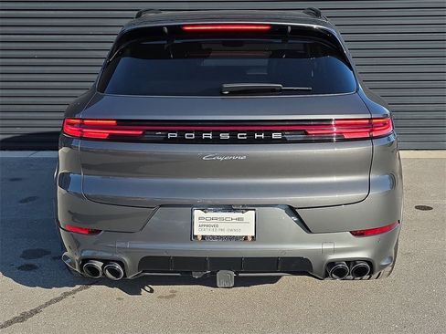 Used 2025 Porsche Cayenne image 6