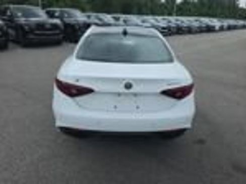 Used 2023 Alfa Romeo Giulia Veloce AWD/4WD image 3