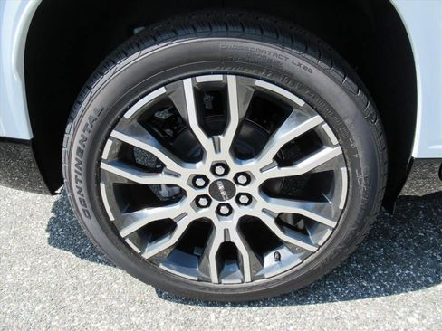 New 2026 GMC Acadia Denali Ultimate w/ LPO, Floor Liner Package FWD image 8