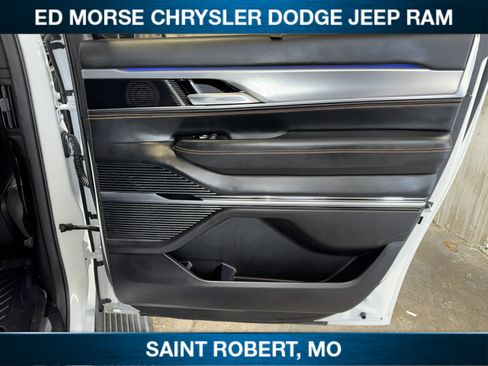 Used 2023 Jeep Grand Wagoneer L Series III AWD/4WD image 41